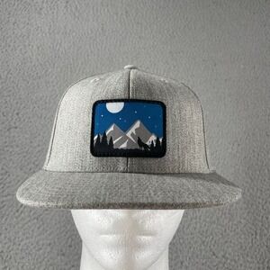 210 Fitted Arctic Wolf Graphic Hat Fitted Cap Size 7 1/4 - 7 5/8 Grey Outdoors